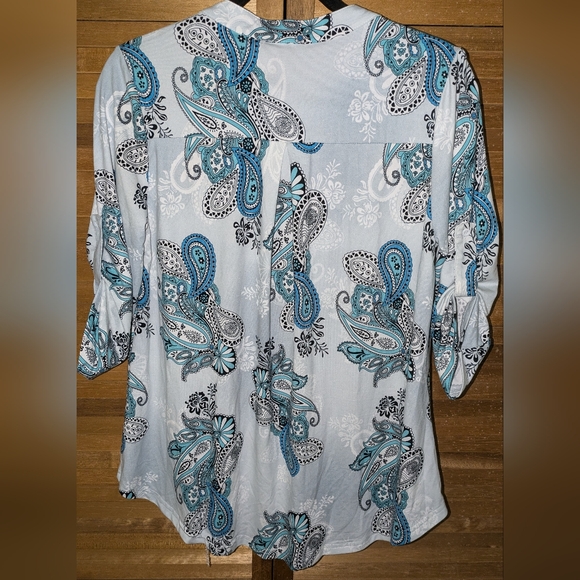 ❤️3/$17 Cute Paisley Top NWT - Picture 4 of 8